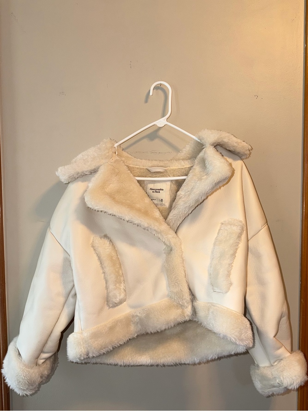 NWT Abercrombie & Fitch Kids Cream Faux Shearling Puffer Jacket Sz XS